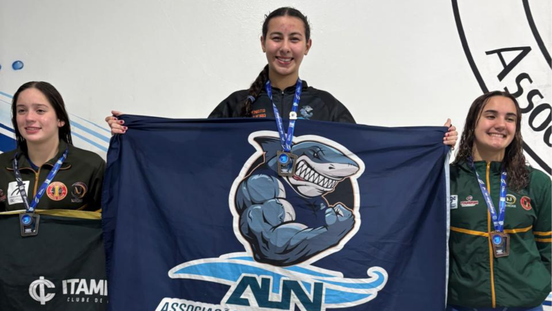 Lages brilhou nas piscinas de Florianópolis. Os atletas da Associação Lageana de Natação (ALN), beneficiários do Programa Bolsa Atleta de Lages, foram destaque no Campeonato Catarinense de Inverno de Natação, Troféu Carlos Augusto Vieira - Divulgação/ALN/ND