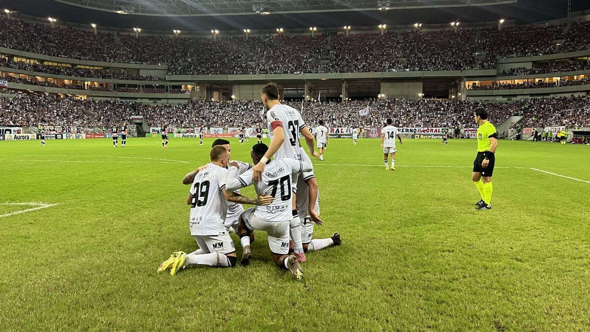 Figueirense vence Santa Cruz fora de casa com gol de pênalti