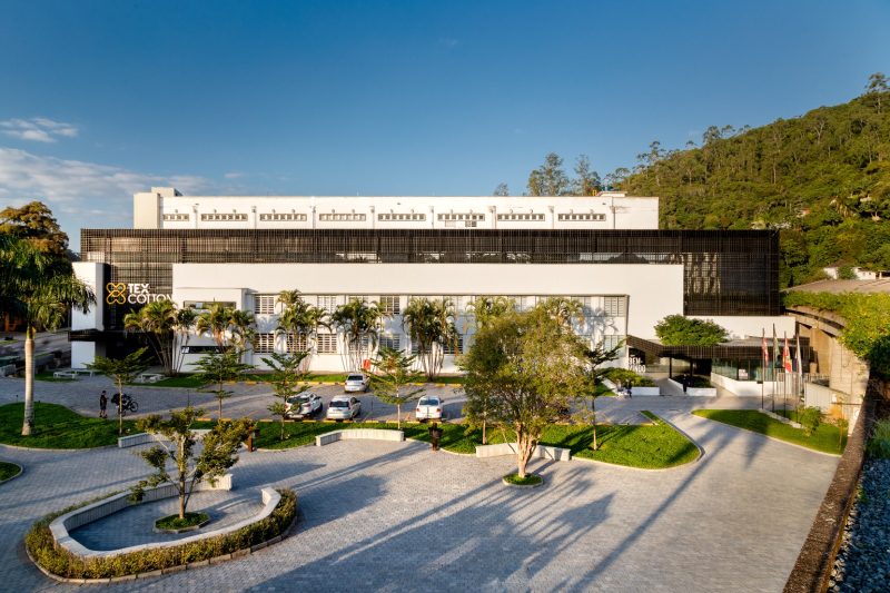 A sede da Tex Cotton ocupa o antigo complexo industrial da Sulfabril, em Blumenau, revitalizado pela empresa após a aquisição em leilão em 2018. - Divulgação/ND Mais