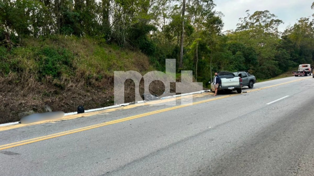 Acidente entre três veículos mata motociclista e ‘trava’ trânsito na BR-282 sentido