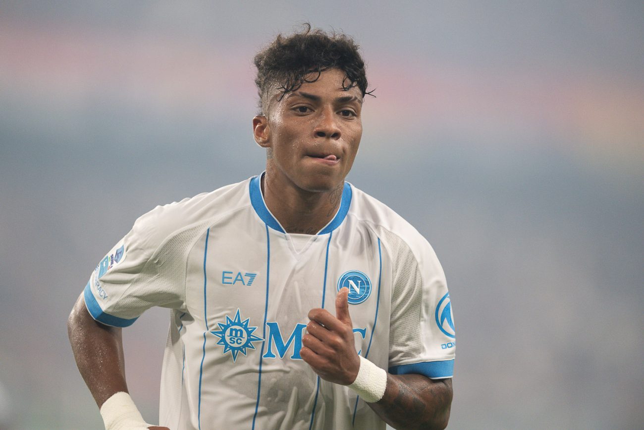 Alisson Santos em ação pelo Napoli na vitória sobre o Genoa pela estreia do Campeonato Italiano