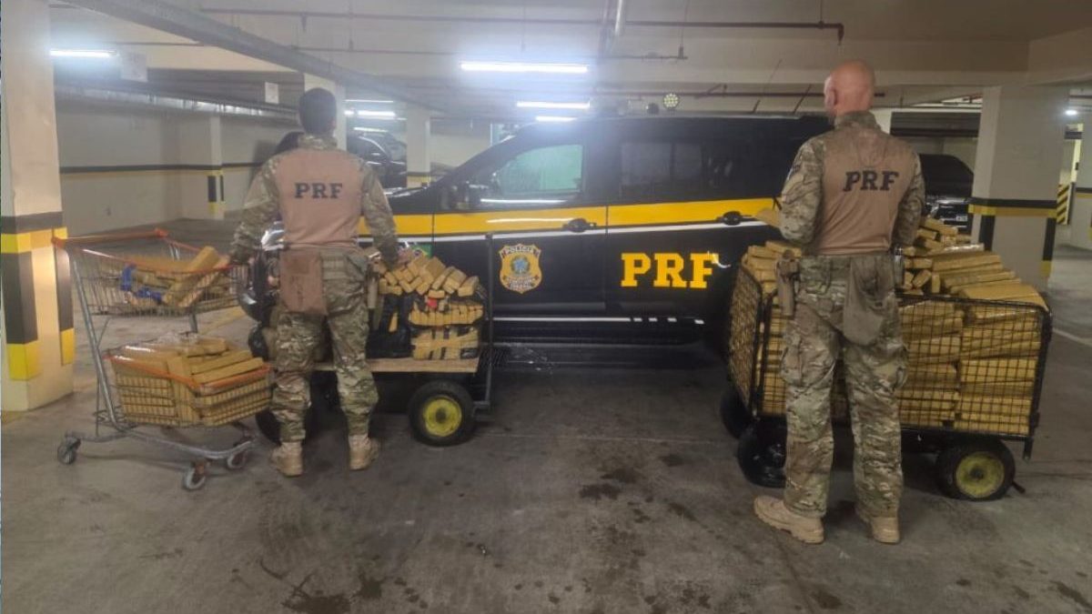 O cheiro entregou: durante fiscalização em pedágio, PRF descobre quase meia tonelada