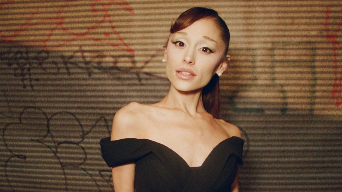 O que aconteceu com Ariana Grande? Cantora anuncia pausa estendida e fala sobre ‘escrutínio público’ - QTU Questões do Universo