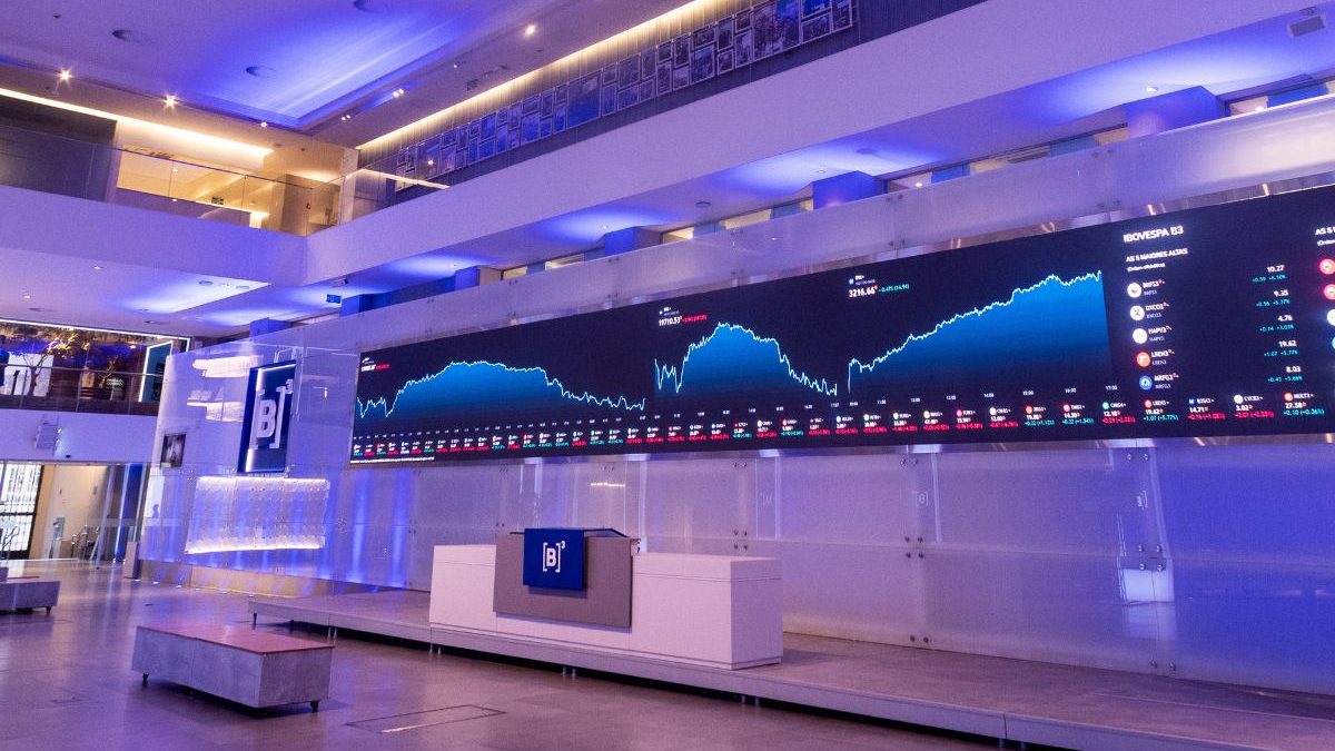 R$ 4,72 bilhões em um dia: entenda o que está fazendo estrangeiros tirarem dinheiro