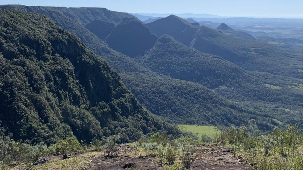Grupo desaparece durante trilha à noite em cânion a cerca de 30 km de SC e chuva intensa dificulta buscas dos bombeiros - QTU Questões do Universo