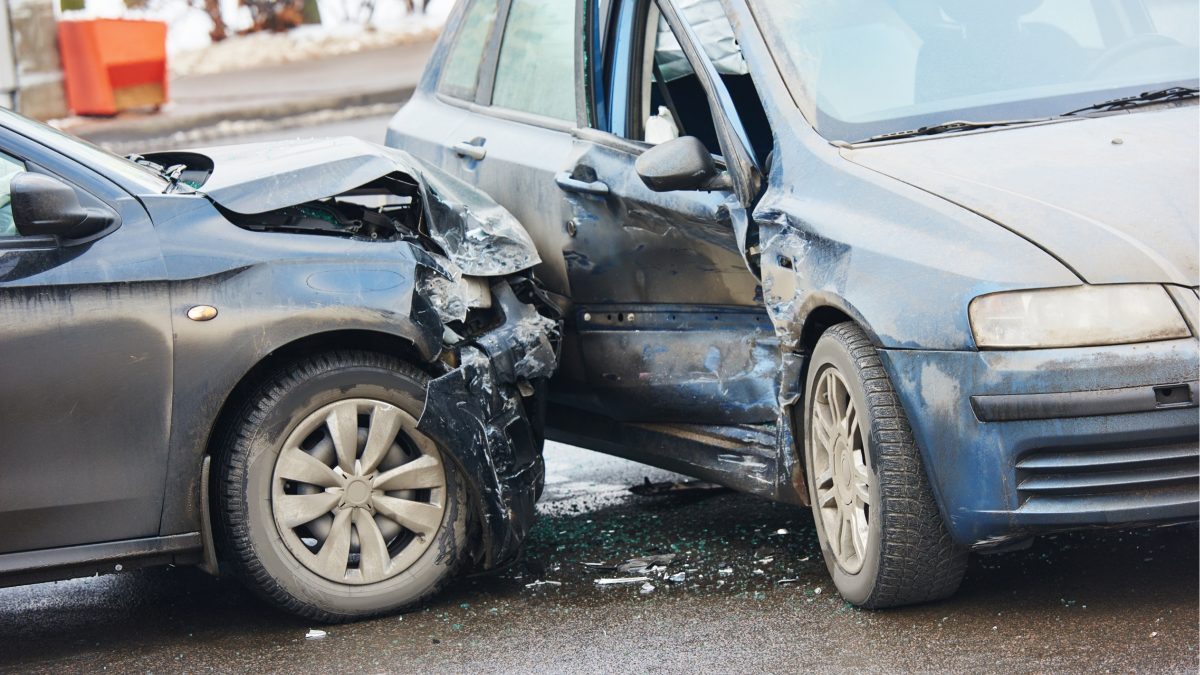 Novo projeto pode obrigar seguradora a oferecer carro reserva a motorista prejudicado