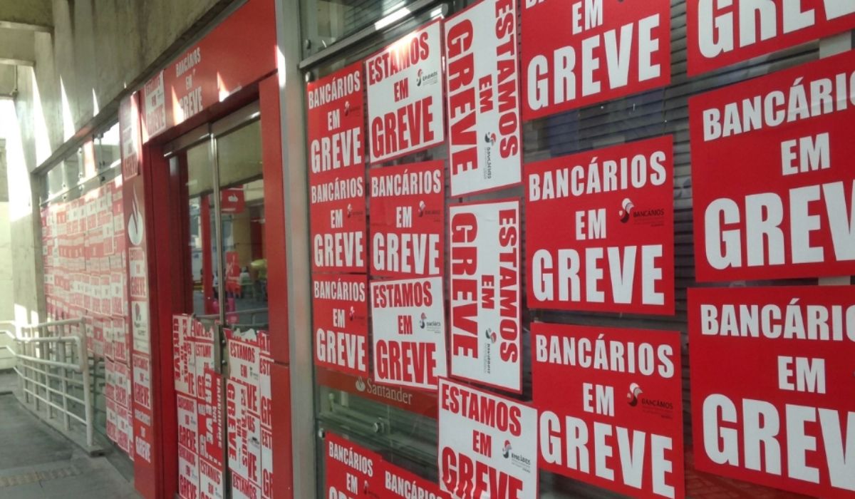 Imagem ilustrativa sobre Bancários cruzam os braços nesta quinta: greve de 24h fecha agências em todo o Brasil