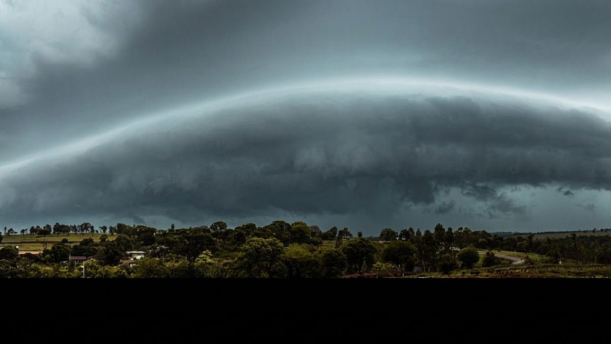 Ciclone extratropical traz novos riscos de tornados e granizo no Sul; veja onde a chuva