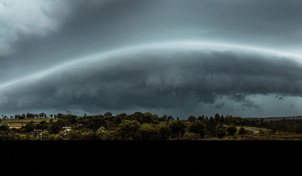 A combinação de frente fria e ciclone extratropical aumenta o risco de temporais no Sul do BrasilFoto: Stormchasing Brasil/@stormchasing_brasil/Instagram