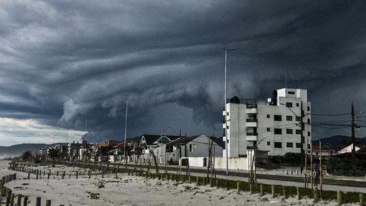 ATENÇÃO, SC! Ciclone traz 200mm de chuva e risco de granizo até segunda-feira (31)