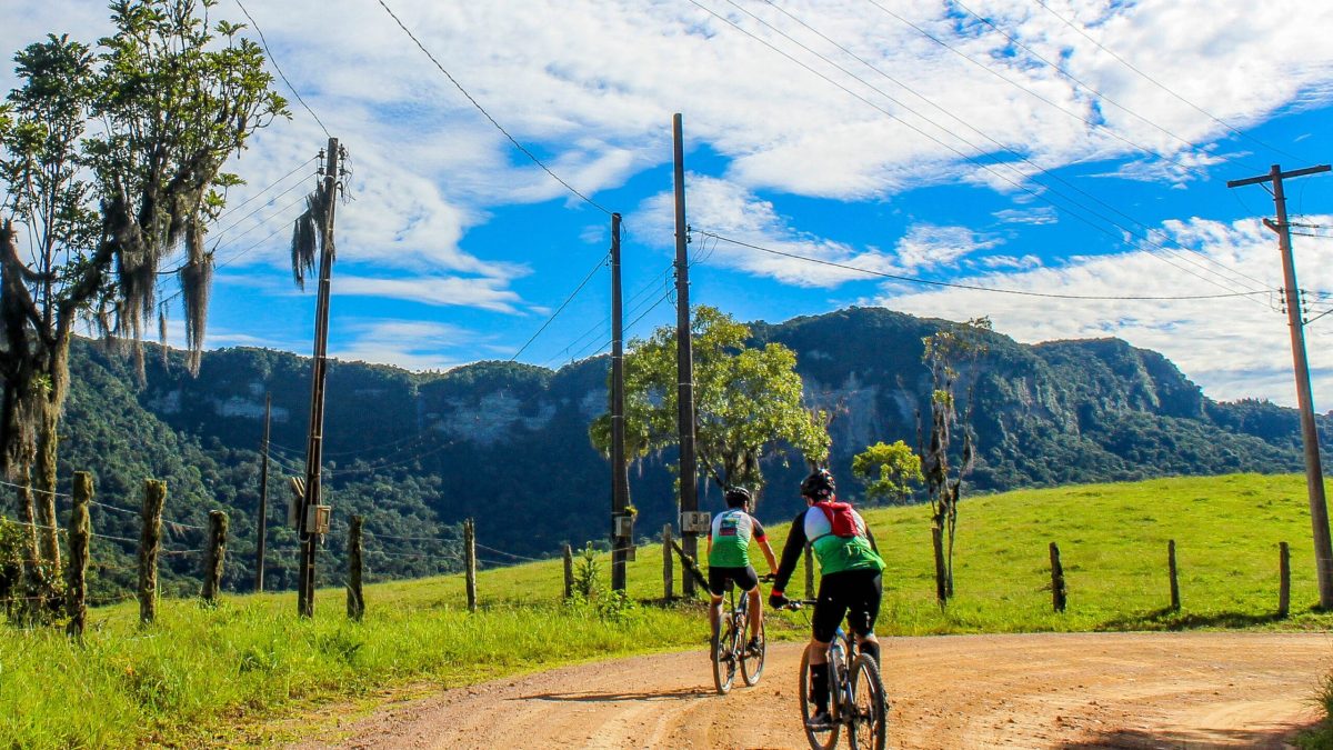O primeiro circuito de cicloturismo do Brasil tem 300 km, passa por 9 cidades de SC e pode ser percorrido em sete dias - QTU Questões do Universo