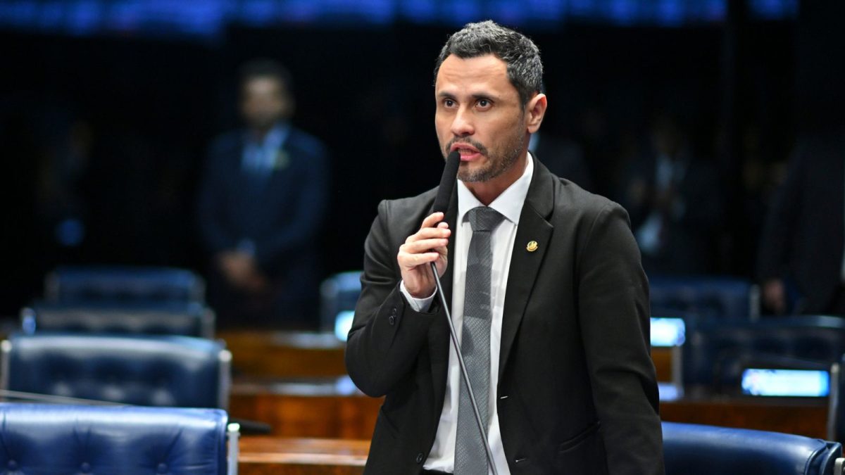 Quem é Cleitinho Azevedo, ex-feirante e cantor de pagode que desistiu de disputar o Governo de MG - QTU Questões do Universo