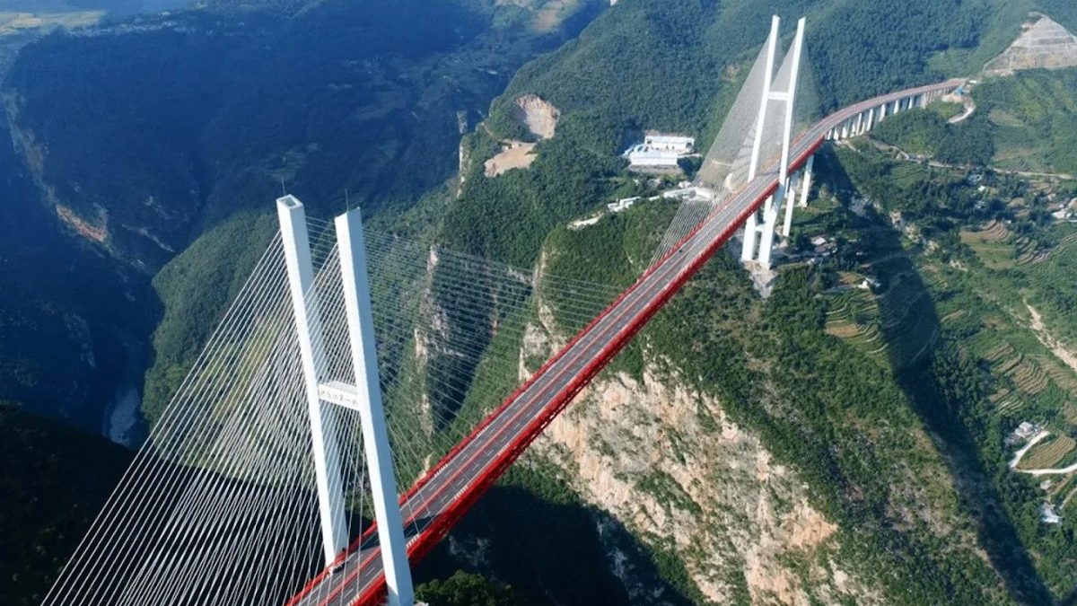 Com 565 metros de altura em investimento de R$ 700 milhões, ponte mais alta do planeta supera prédio de 200 andares e reduz horas de viagem para 2 minutos - QTU Questões do Universo