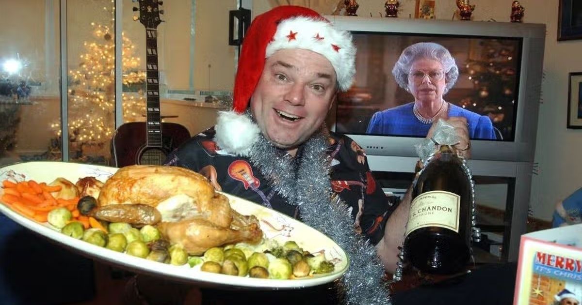 Homem celebra o Natal todos os dias há 31 anos e adapta ceia ao calor de 36°C