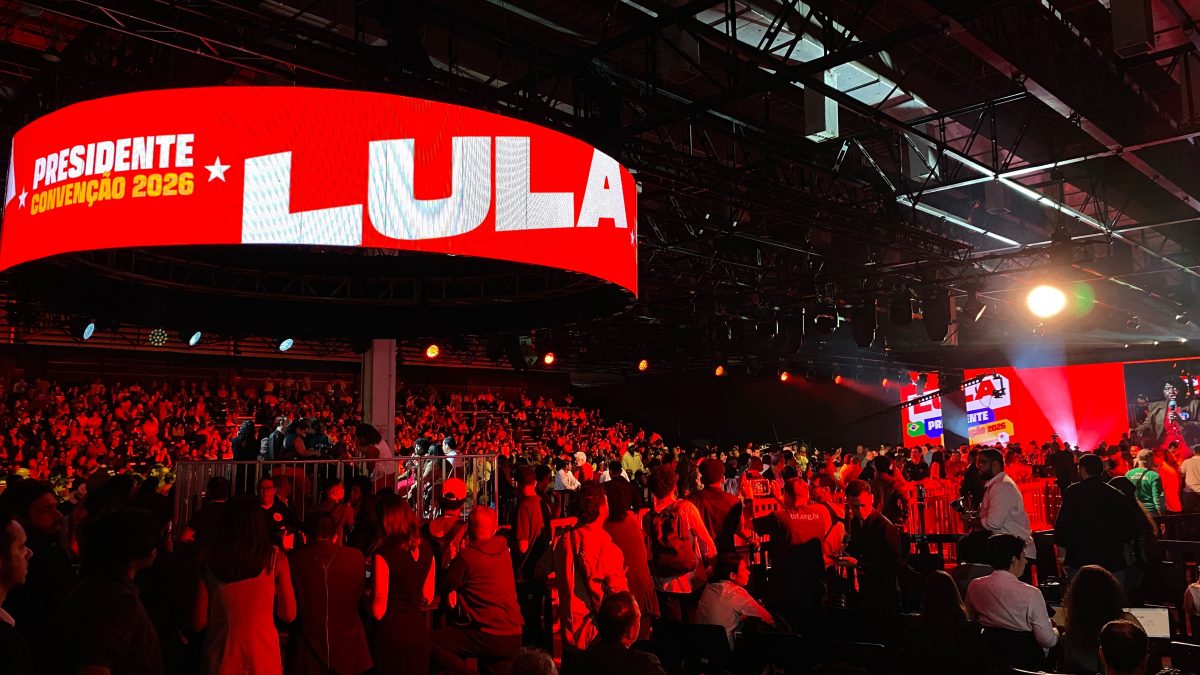 ‘Voltou das cinzas, voltou da prisão’: jingle de Lula aposta em narrativa de superação e tom evangélico - QTU Questões do Universo