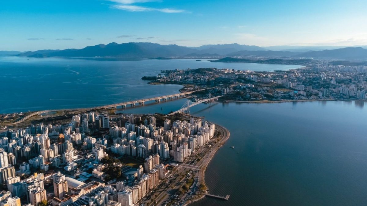 Florianópolis atrai quase 30 novos habitantes por dia e ganha 120 mil novos moradores em uma década; crescimento está cinco vezes acima da média nacional