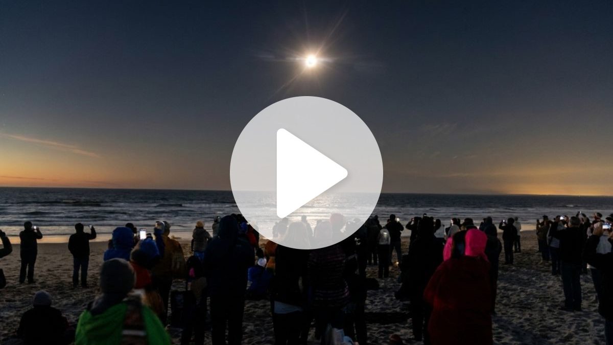 Veja imagens do eclipse solar que fez o 'dia virar noite' e levou 1,5 milhão de pessoas