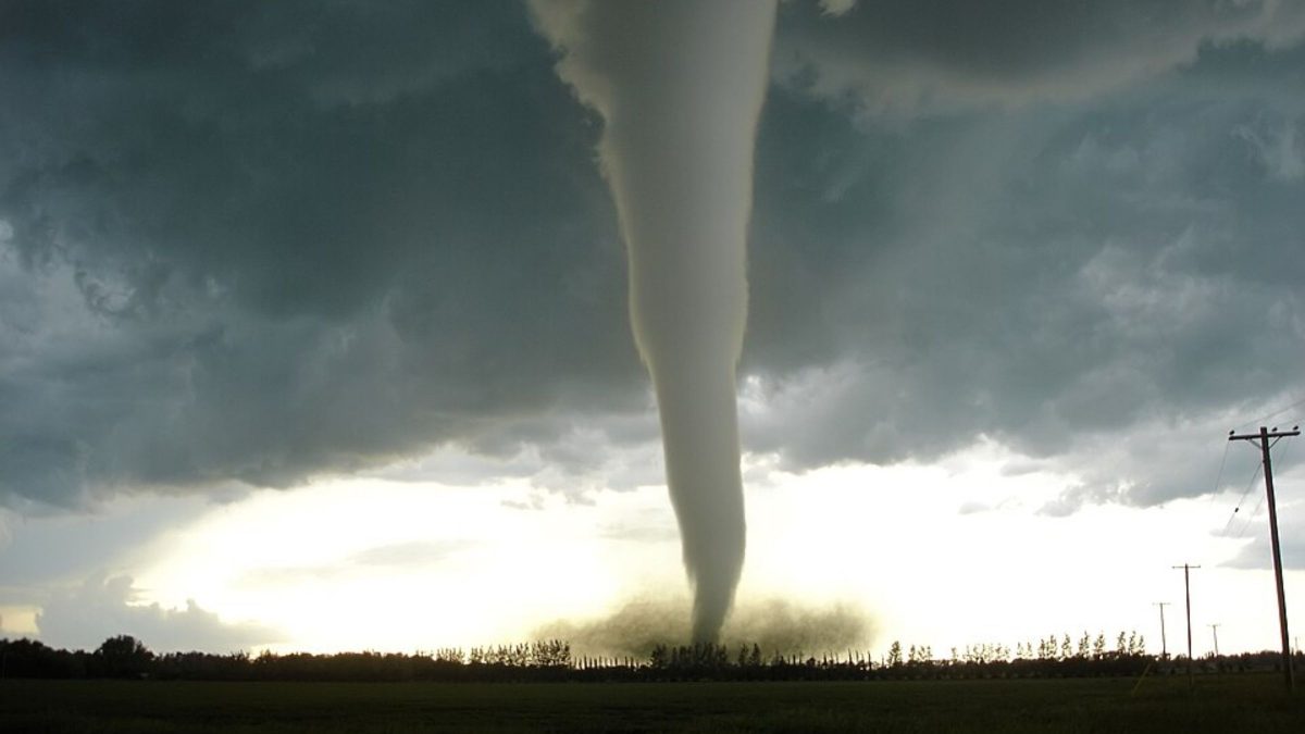 Super El Niño deve intensificar o risco de tornados no Brasil; governo divulga guia com orientações que podem salvar vidas - QTU Questões do Universo