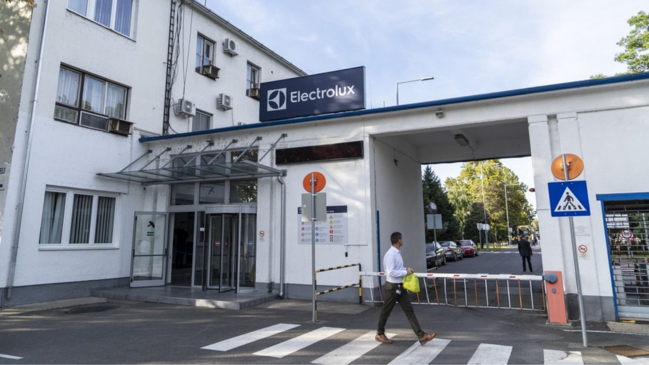 A Electrolux anunciou o encerramento da unidade em Jászberény, na Hungria somando 2.700 demissões globais em 2026Foto: Electrolux/Index/Reprodução/ND Mais