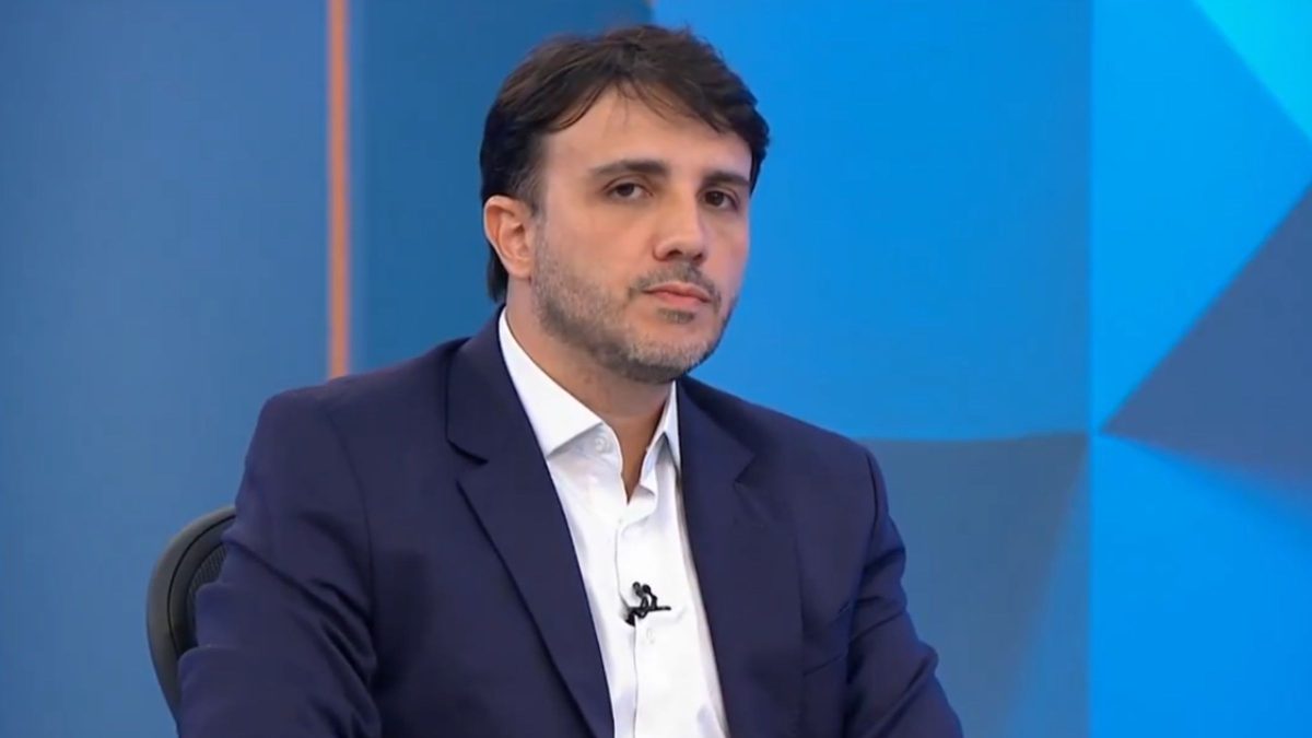 Após sabatina presidencial, Renan Santos divide opiniões nas redes com elogios à comunicação e críticas às propostas - QTU Questões do Universo