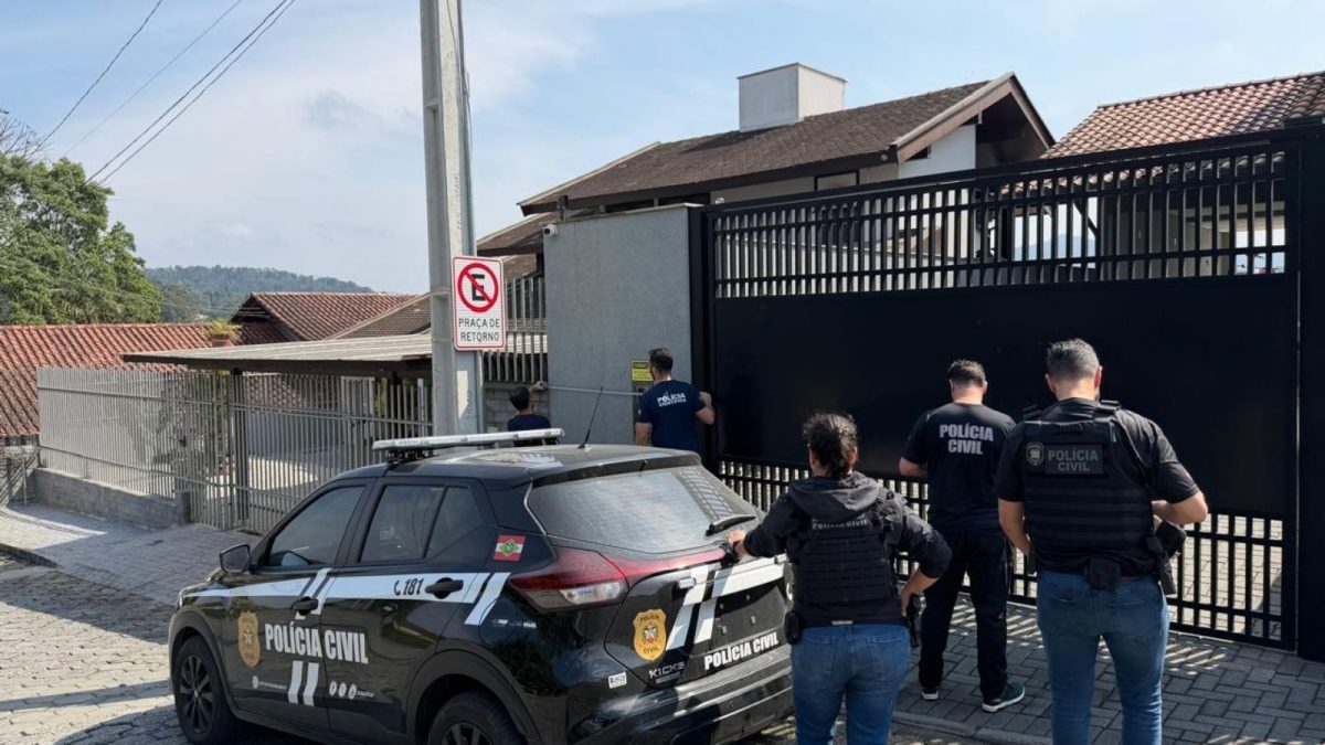 Ex-secretário do alto escalão de Blumenau é alvo de operação e casa milionária é bloqueada - QTU Questões do Universo