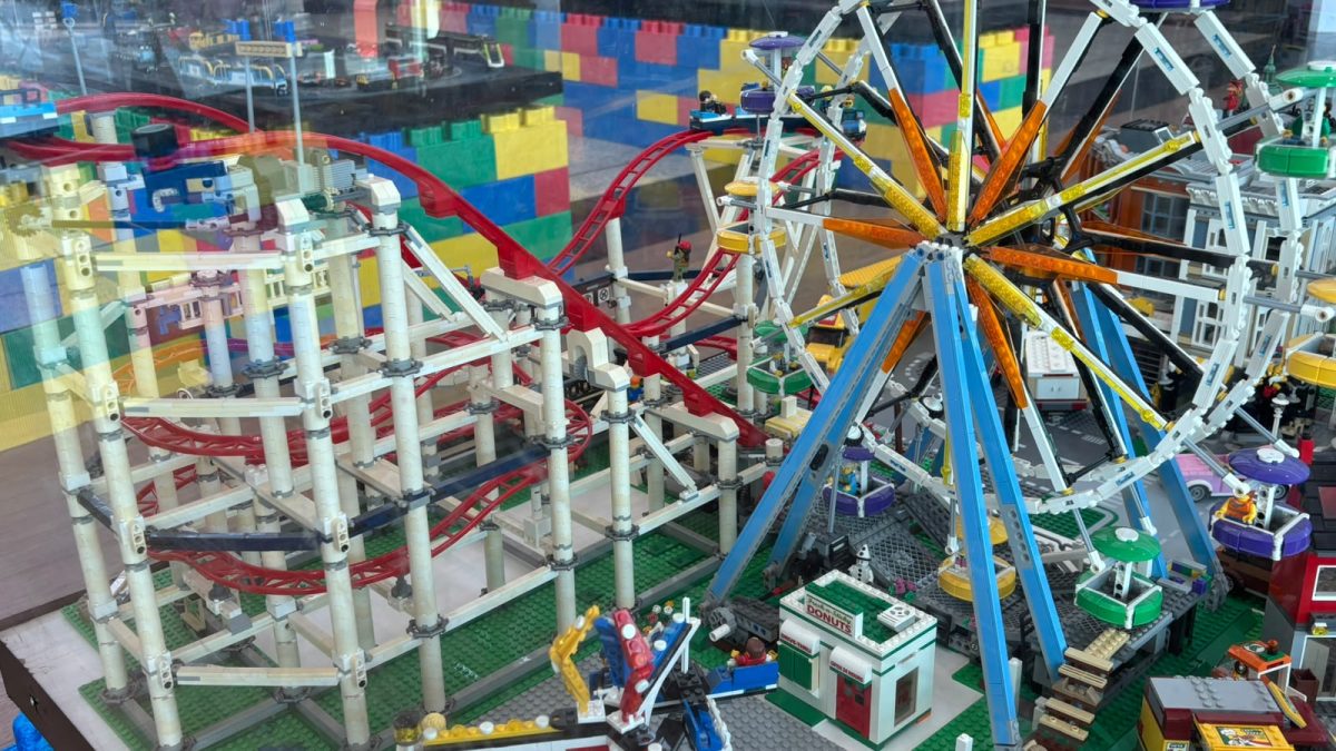 Oktoberfest é encolhida e festa que transforma cidade poderá ser vista em miniatura, item por item, em exposição com mais de 200 mil peças de Lego em SC - QTU Questões do Universo