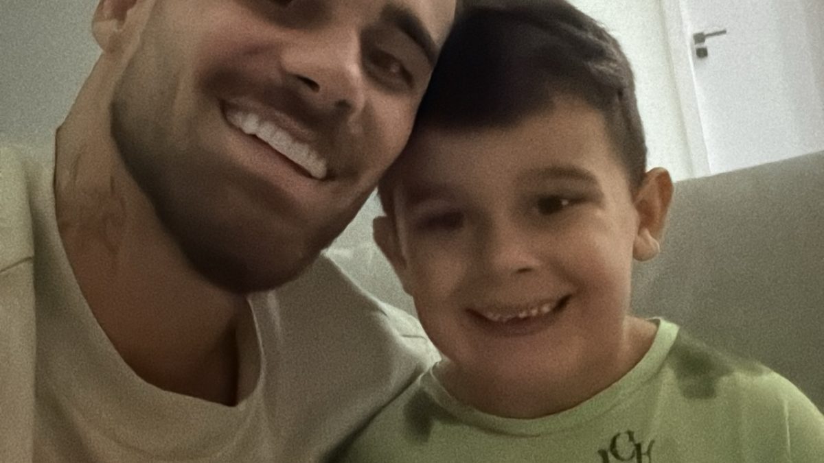 Atacante do Avaí explica situação do filho autista para retornar ao Brasil - QTU Questões do Universo