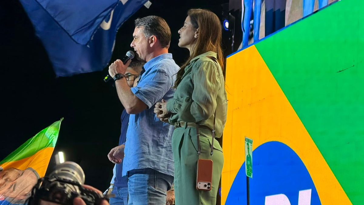Castração química e maioridade aos 14 anos: Flávio Bolsonaro defende endurecer penas em convenção do PL no DF - QTU Questões do Universo
