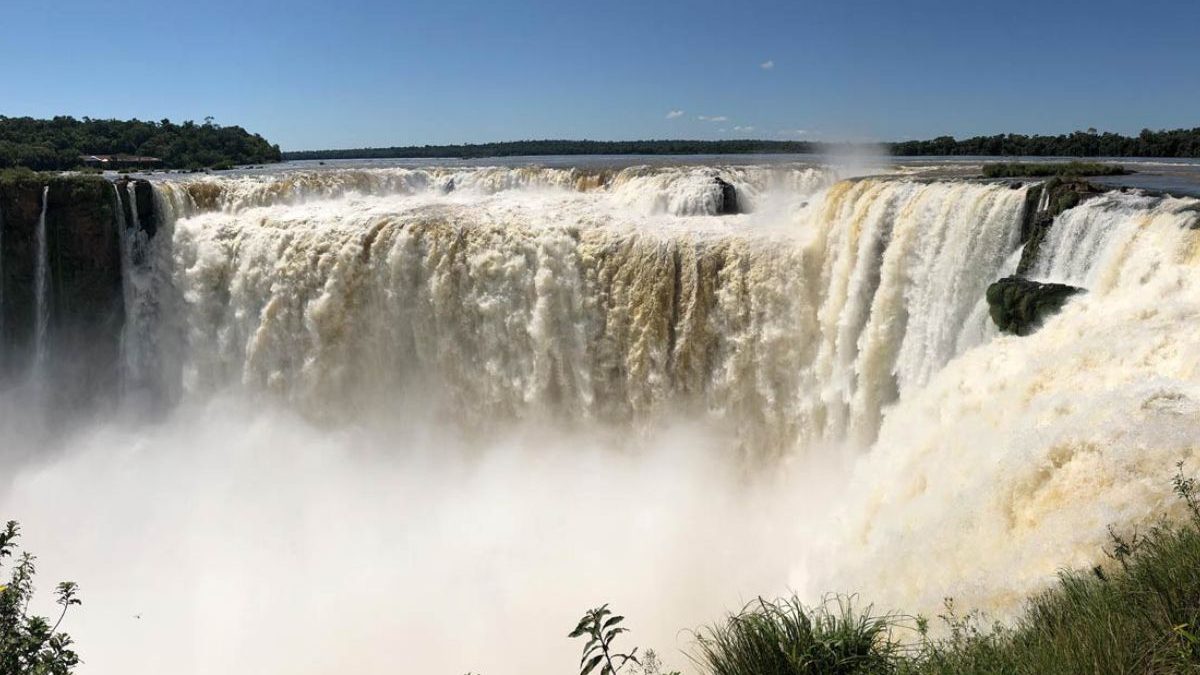Decisão inédita: Garganta do Diabo fecha por 40 dias nas Cataratas do Iguaçu após previsão de chuvas acima do normal do El Niño - QTU Questões do Universo