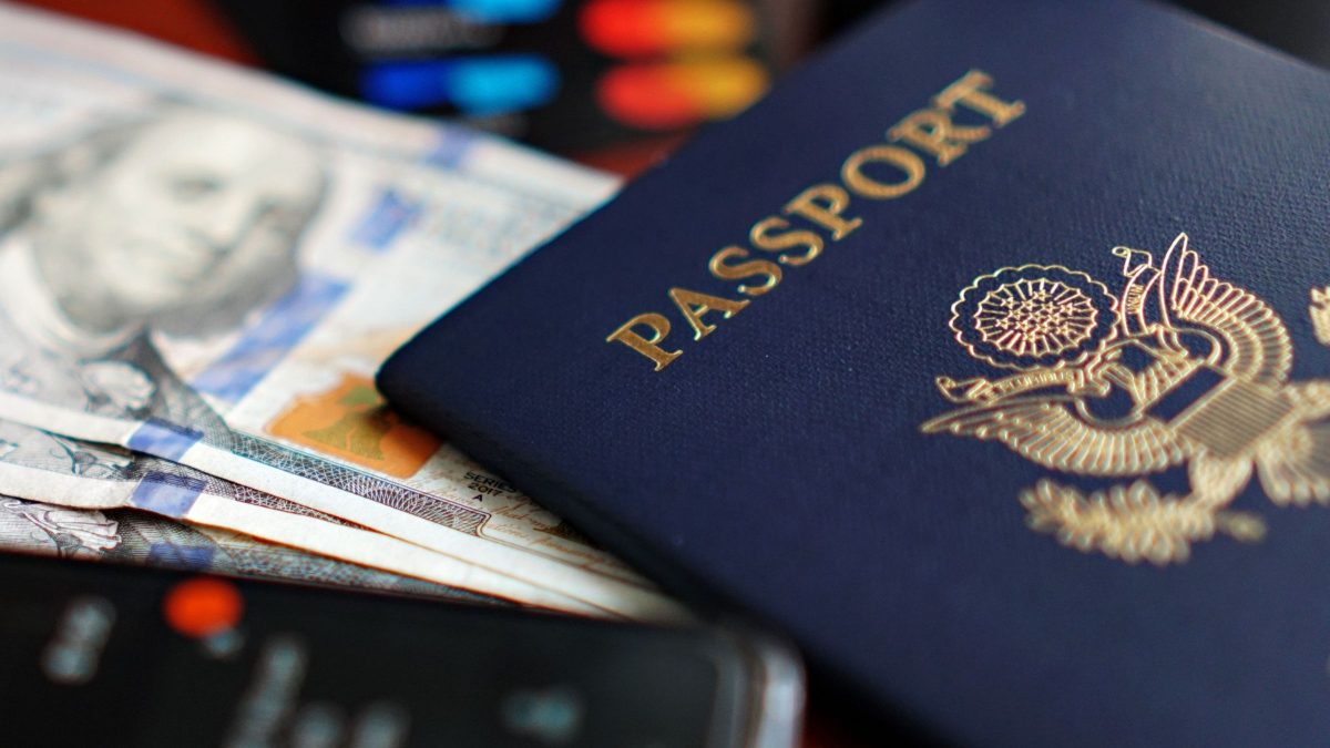 Vistos de imigrantes para os EUA: agendamentos são pausados no mundo todo e não há prazo para voltar - QTU Questões do Universo