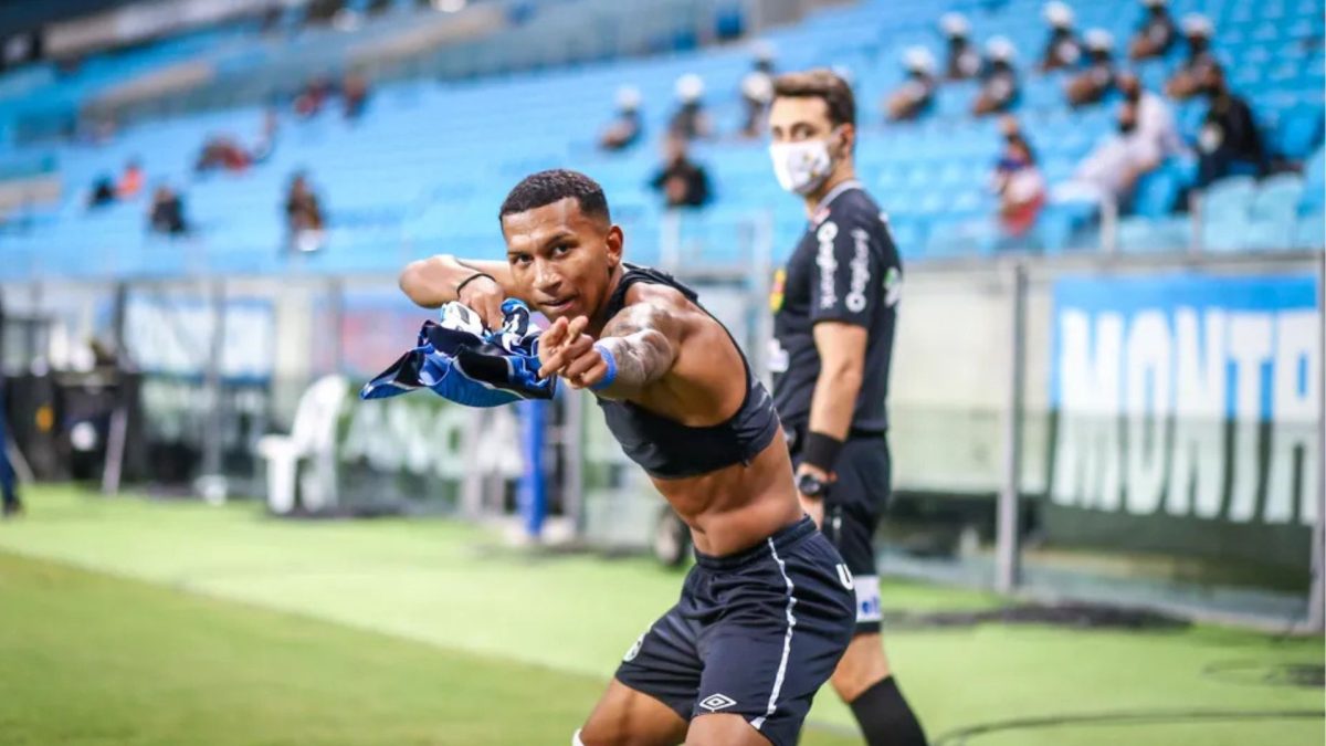Avaí contrata o atacante Léo Chú e Felipe Vizeu deve ser anunciado nesta semana - QTU Questões do Universo