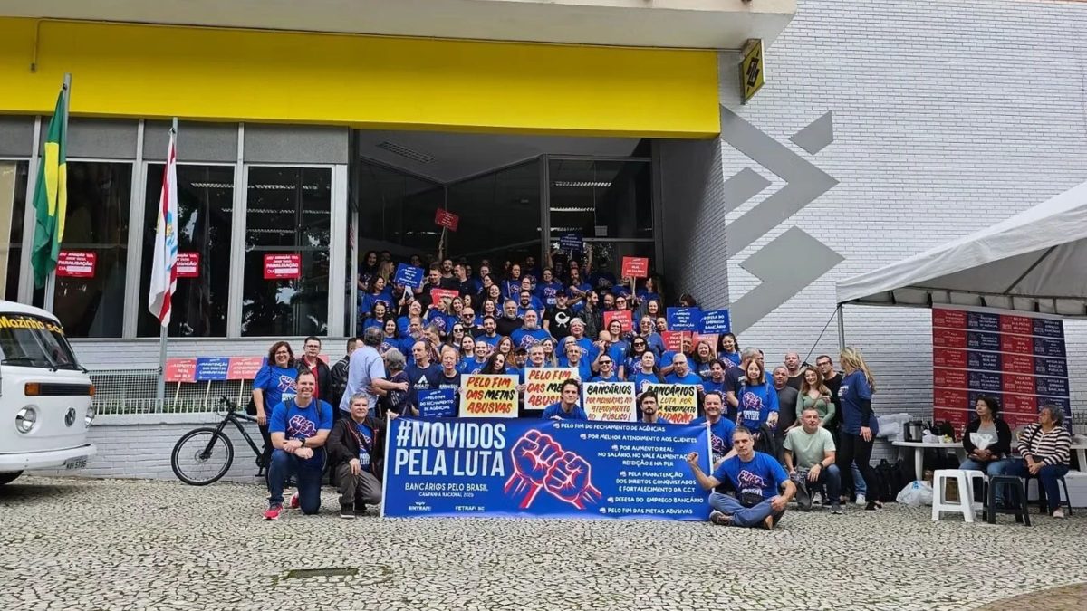Bancários de Florianópolis aderem a greve nacional de 24h e mudam rotina de atendimento nas agências; veja reivindicações - QTU Questões do Universo