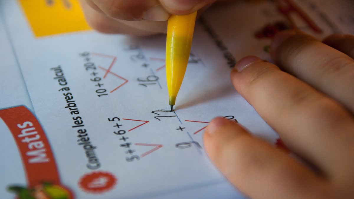 De 0 a 500: qual é a verdadeira nota de Português e Matemática dos alunos brasileiros em 2025? - QTU Questões do Universo