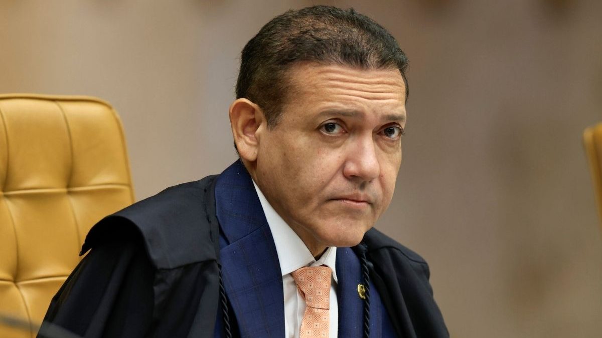 Botijão de gás causa incêndio na casa de Nunes Marques; ministro do STF e esposa estavam no imóvel - QTU Questões do Universo