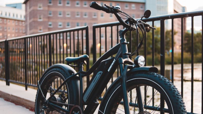 Iniciativa da Caixa e do iFood oferece crédito de até R$ 30 mil para aquisição de motos e bicicletas elétricas - Canva/ND Mais