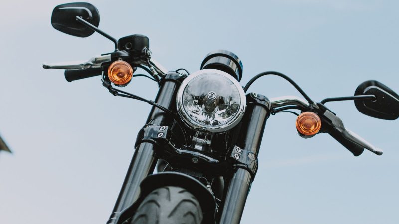 Iniciativa da Caixa e do iFood oferece crédito de até R$ 30 mil para aquisição de motos e bicicletas elétricas - Canva/ND Mais