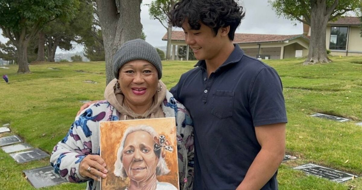 Jovem pinta retratos de pessoas que já morreram após perder a mãe aos 6 anos, mas não imaginava que uma pintura para a babá que perdeu o filho o levaria a abrir uma fundação - QTU Questões do Universo
