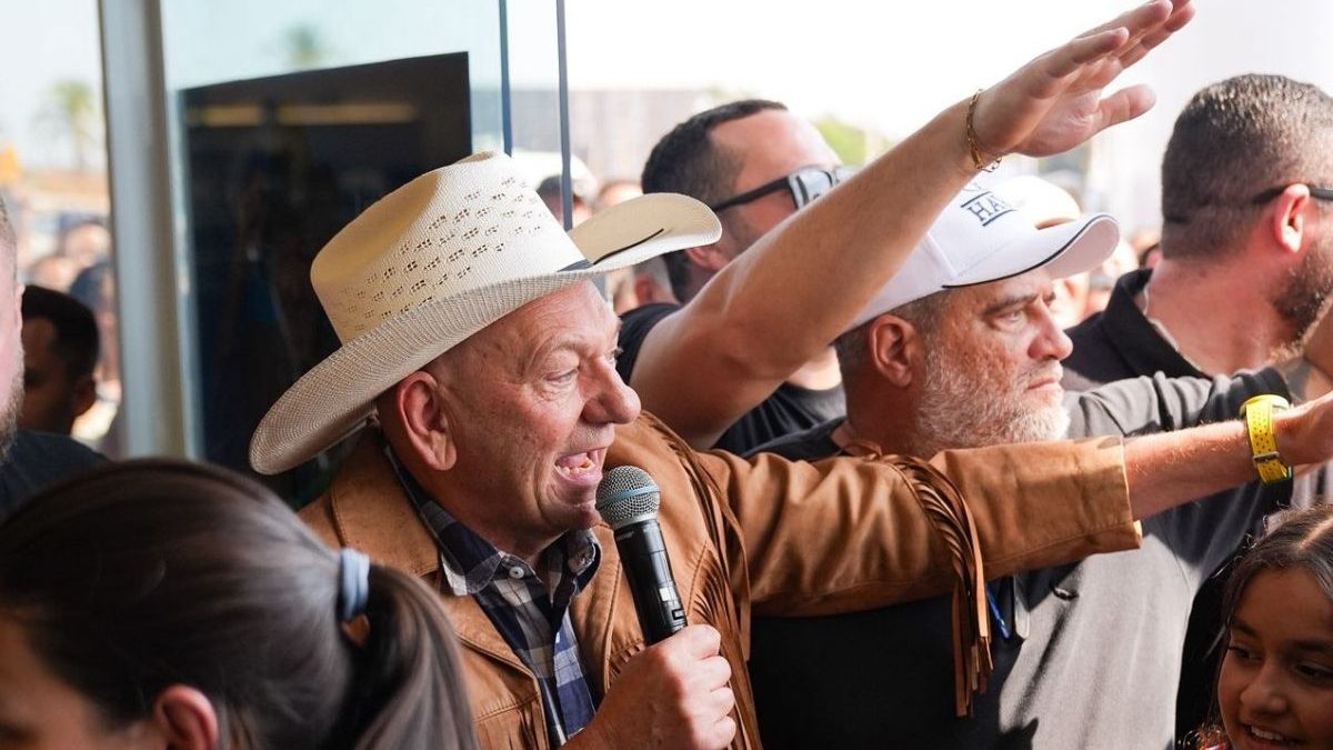 Luciano Hang critica fim da 6×1 diante de funcionários em inauguração de megaloja: ‘Querem o voto de vocês’ - QTU Questões do Universo