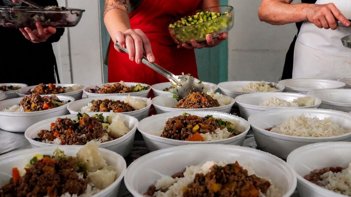 Florianópolis deve apresentar plano de segurança alimentar para a população em 90 dias devido ao fim do Restaurante Popular - QTU Questões do Universo