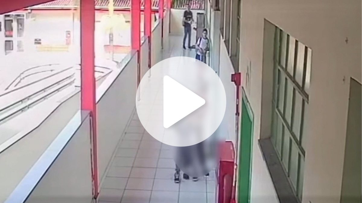 Câmera de segurança flagra mulher agredindo criança com tapas e golpes na região do pescoço em escola de SC e caso é investigado como maus-tratos - QTU Questões do Universo