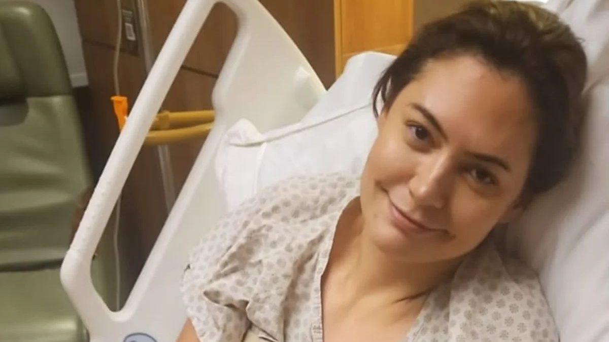 ‘1ª refeição do dia’: após exames, Michelle Bolsonaro publica foto internada e fala em recuperação - QTU Questões do Universo