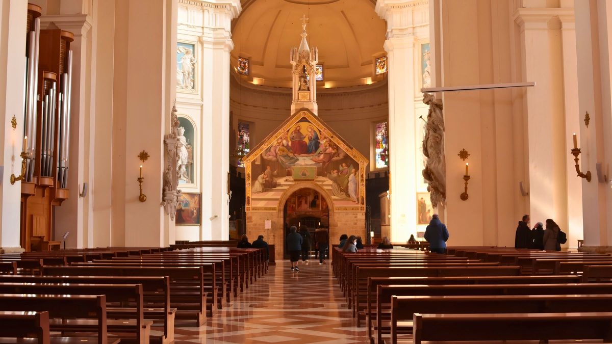 Missa, oração e outras 2 etapas simples para o perdão dos pecados na Indulgência de Nossa Senhora dos Anjos neste 2 de agosto - QTU Questões do Universo