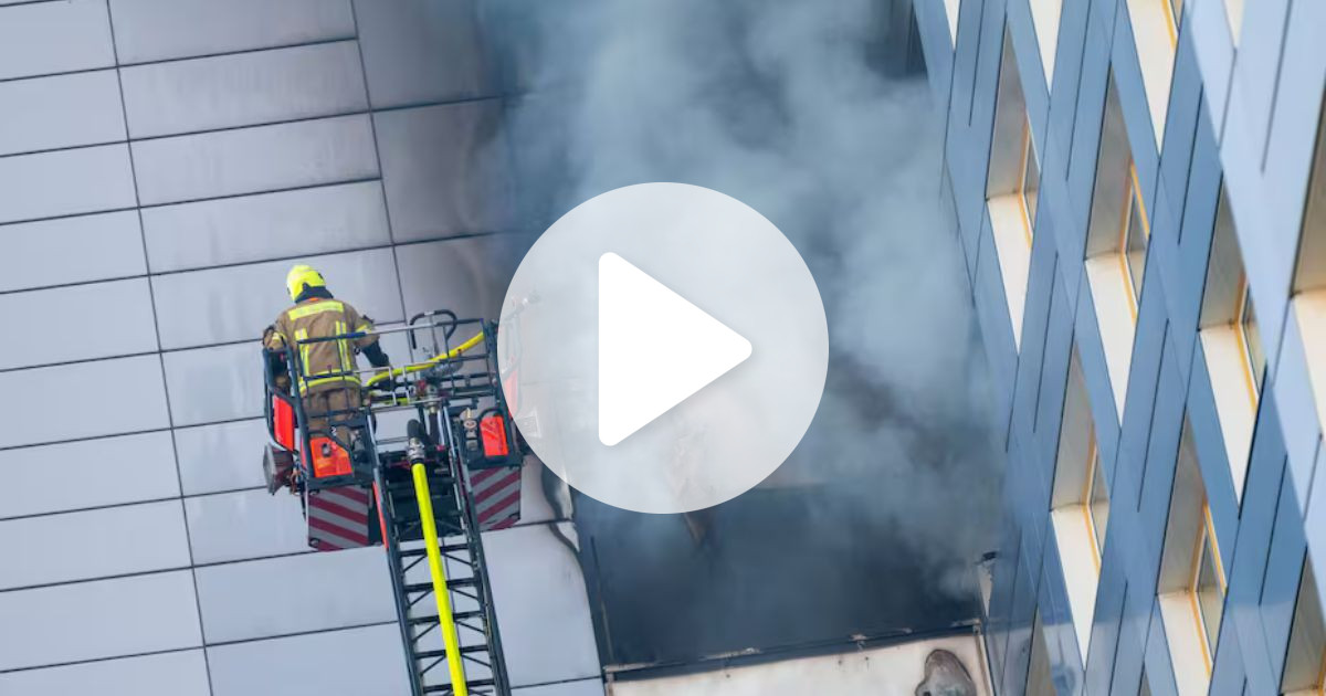 Mulher se pendura em janela e salta do 11º andar de prédio em chamas para alcançar escada de bombeiros, que só conseguiu chegar ao 9º pavimento, e se salva durante incêndio - QTU Questões do Universo