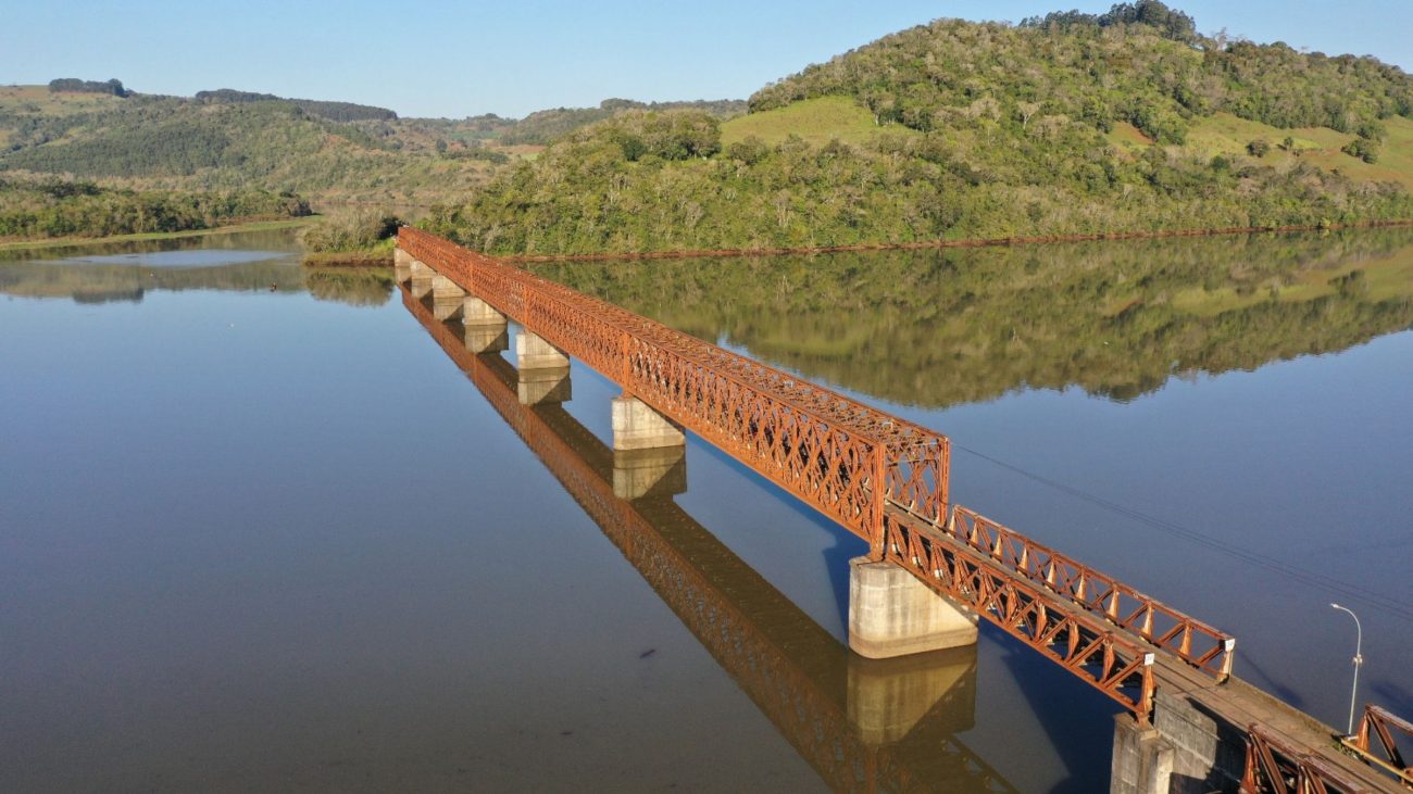Imagem mostra ferrovia de Marcelino Ramos;