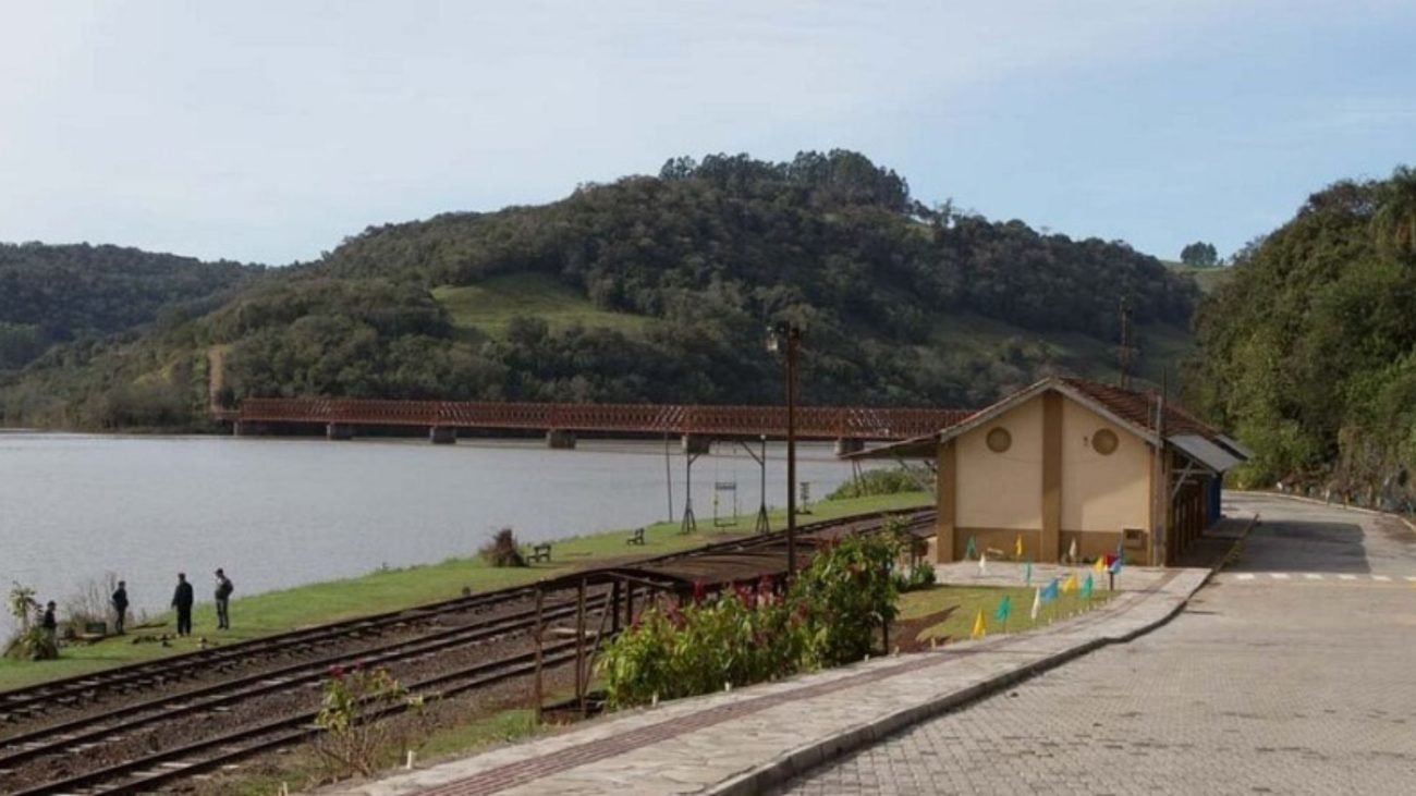 Imagem mostra ferrovia de Marcelino Ramos;
