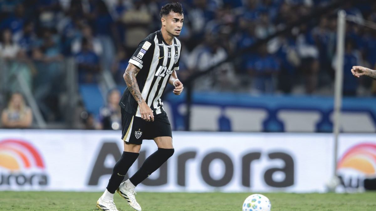 Atacante ex-Flamengo se pronuncia após xingar torcedor do Atlético-MG; veja - QTU Questões do Universo