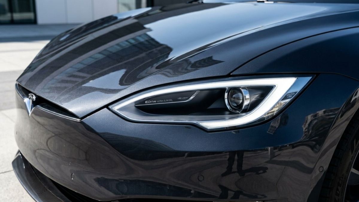 Farol de LED no carro pode ser liberado? Projeto cria novas regras e prevê fim da insegurança para quem faz a troca - QTU Questões do Universo