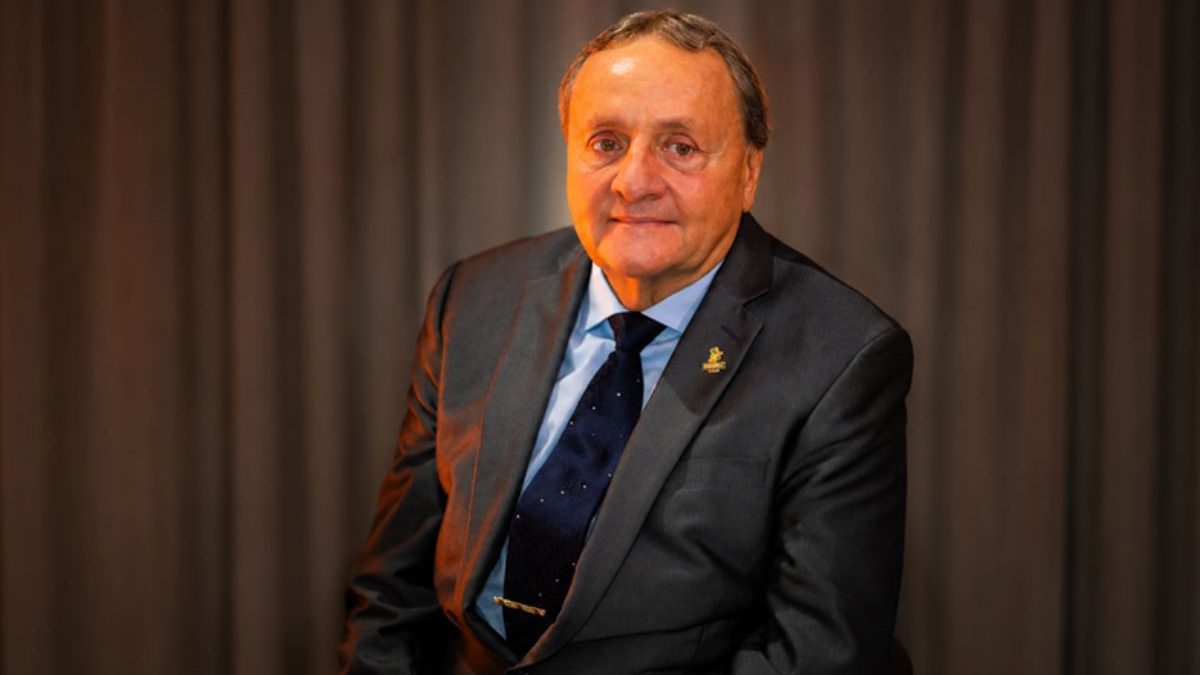 De balconista a magnata de uma das maiores empresas de iluminação da América Latina: o