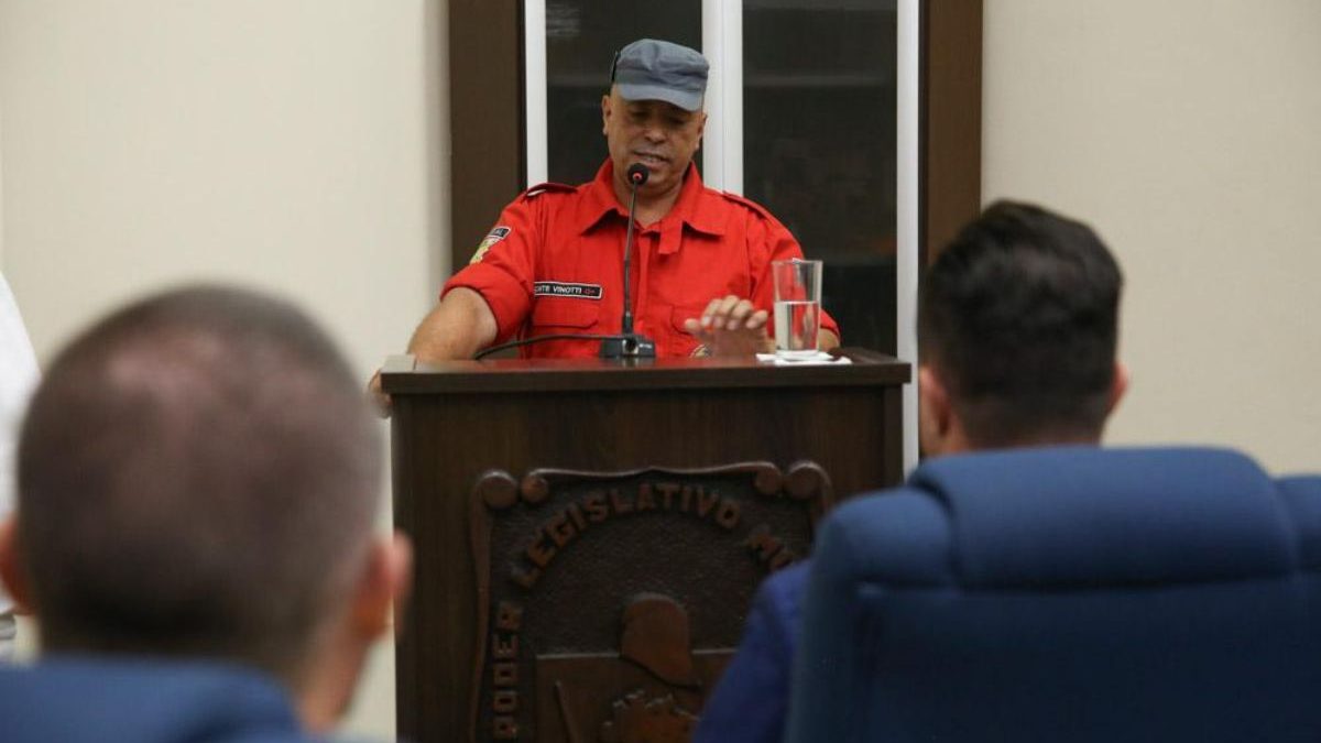 Cidade de SC premiada pela melhor educação do Brasil cria Diretoria de Segurança Escolar e anuncia ex-comandante dos bombeiros para liderança - QTU Questões do Universo