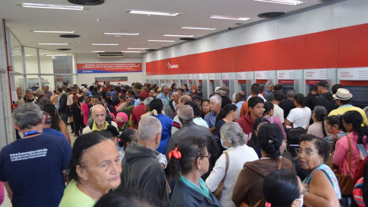 Bancários param nesta quinta em todo o país e cobram reajuste após bancos lucrarem R$ 171 bilhões em 2025 - QTU Questões do Universo